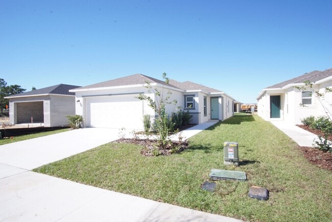 Building Photo - Modern Comfort Meets Convenience