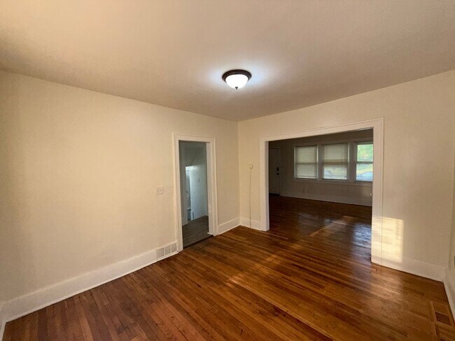 Building Photo - Open House Schedule Mon 9.1.25 @ 12:00pm, ...