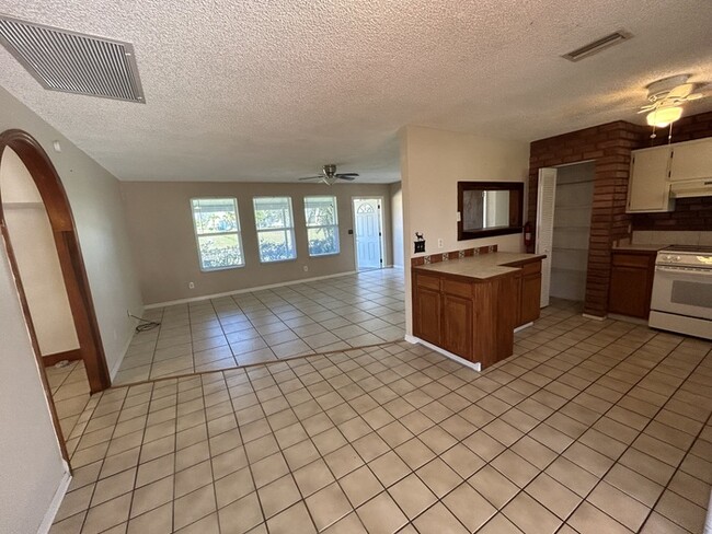 Building Photo - NE Cape Coral Single Family Home