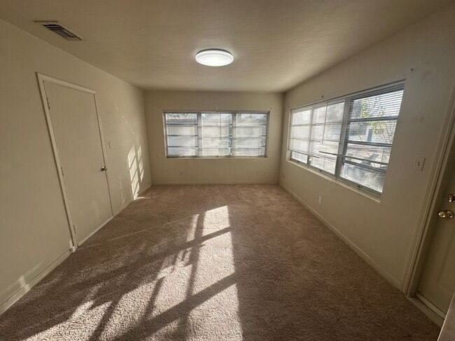 Building Photo - Beautiful 3 bedroom, 2 bath home located in Winter Park