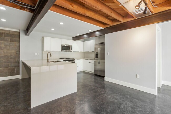 Building Photo - 2005 Portsmouth St