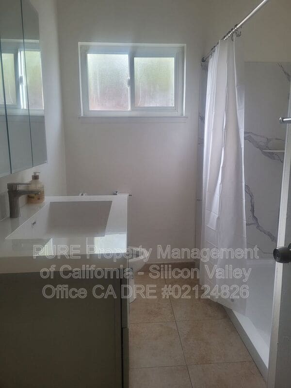 Building Photo - 900 Sobrato Dr