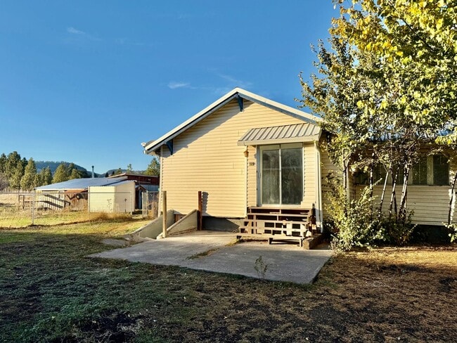 Building Photo - 210 18th St