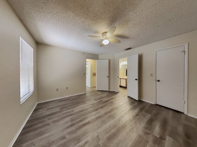 Building Photo - 623 Dory Ln