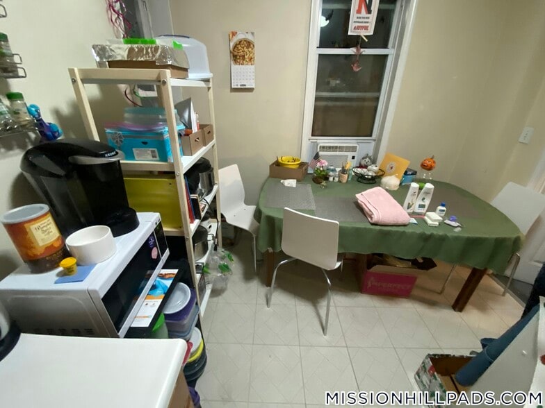 Building Photo - 822 Huntington Ave