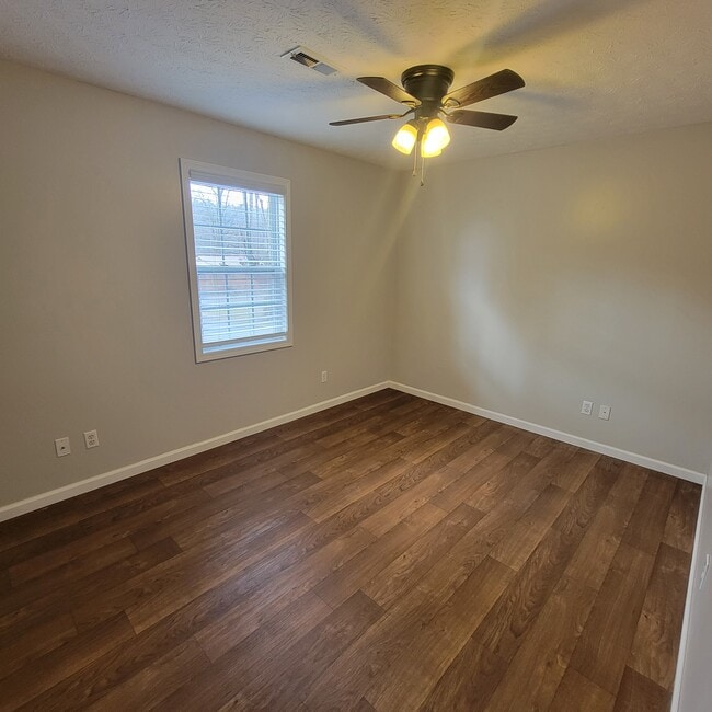 Building Photo - 1616 Linda Ave