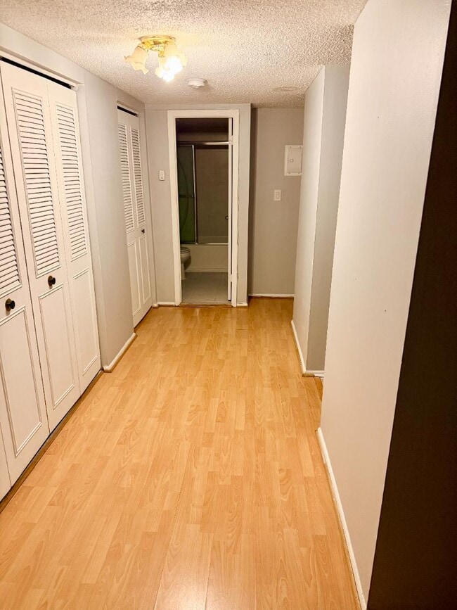 Building Photo - 5 Suntop Ct