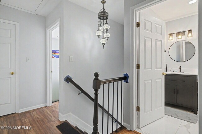 Building Photo - 450 Beachway Ave