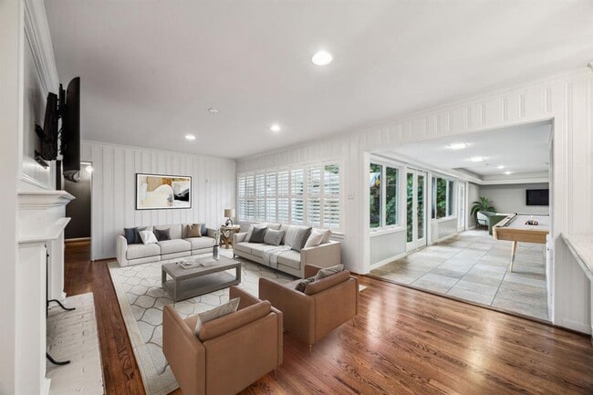 Building Photo - 5659 Chevy Chase Dr