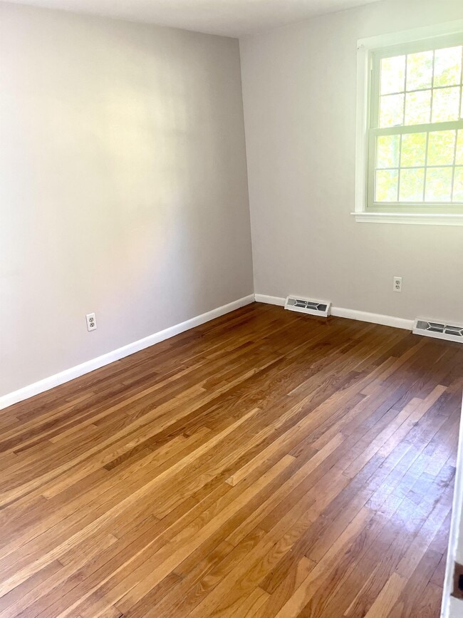 Building Photo - 385 Hartford Ave