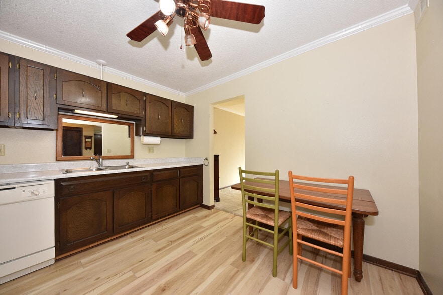 Building Photo - 2076 Chateau Ct