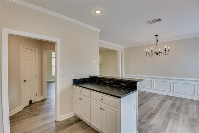 Building Photo - 614 Ventana Dr