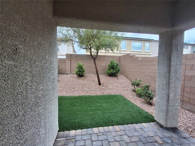 Building Photo - 10805 Cowlite Ave