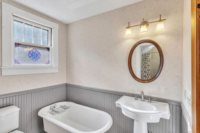 Building Photo - 46 Highland Terrace