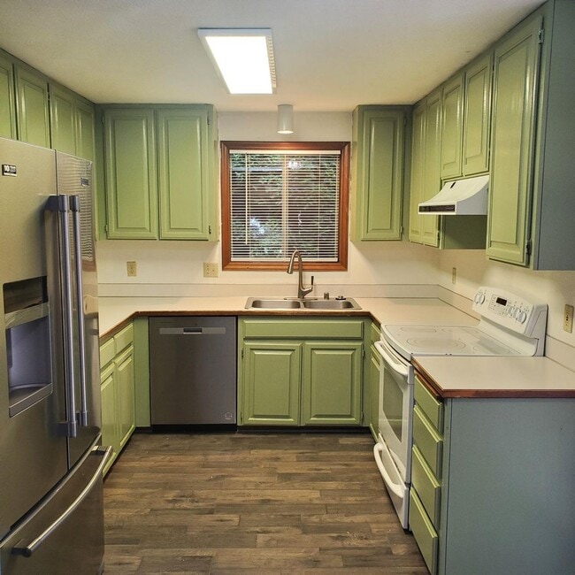 Building Photo - Don’t miss out! ½ off one month’s rent whe...