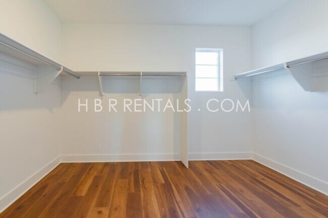 Building Photo - Spacious 4-Bedroom Haven with 4 Full Baths in Lathrop – 3,200 Sq. Ft. of Comfort and Style!