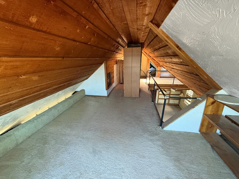 Loft area for bedroom or office - 528 E Glover Ave