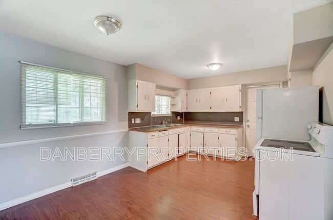 Building Photo - 1115 Secor Rd