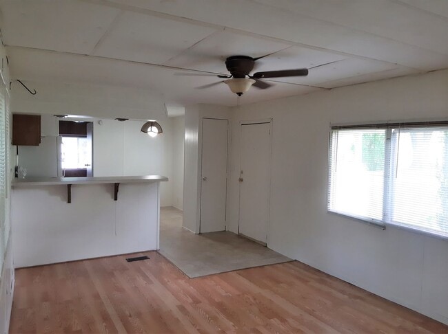 Building Photo - 3 Bedroom 1.5 Bath Mobile Home w/ Washer&D...