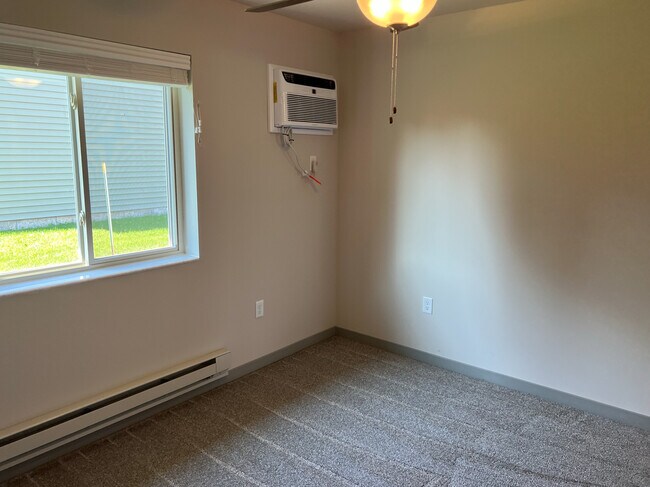 Building Photo - 1209 Salem Dr