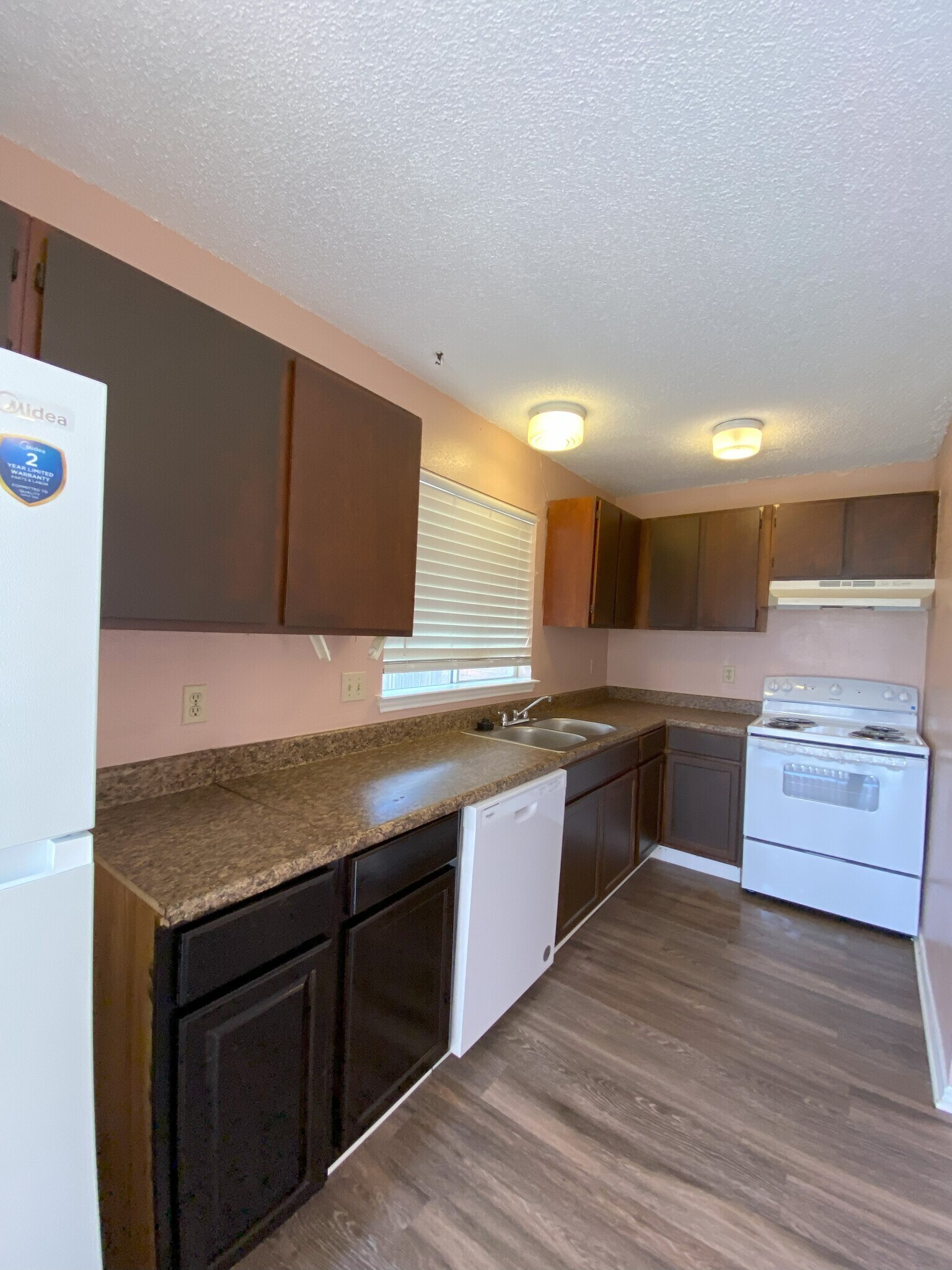 Kitchen - 10631 Starcrest Dr