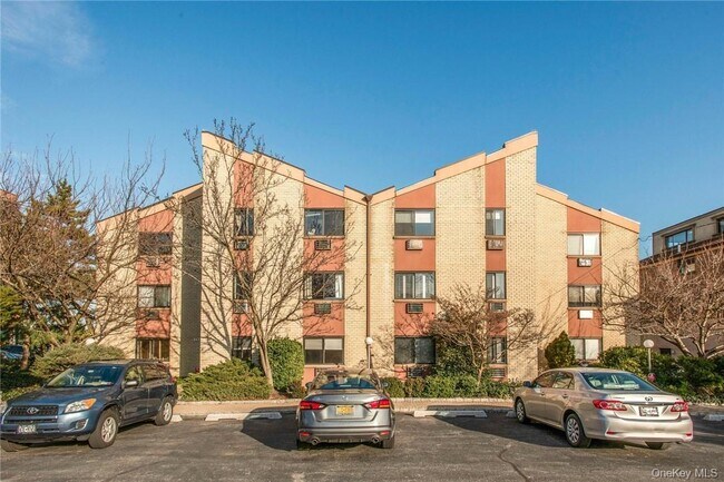 Building Photo - 1494 Shore Dr