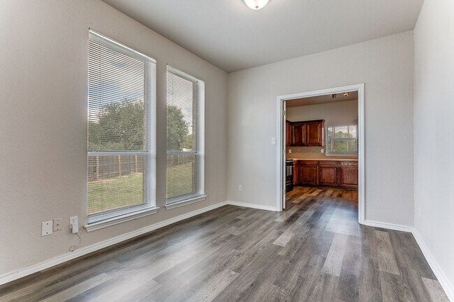 Building Photo - Welcome home to this spacious 4-bedroom, 2...