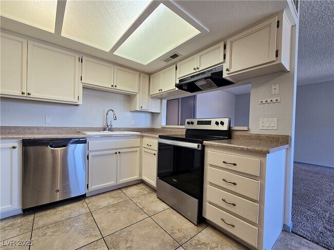 Building Photo - 3720 Snorkel Cir