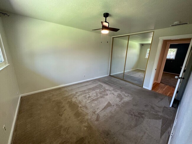 Building Photo - Beautiful 3 Bedroom, 2 Bath Tracy Home