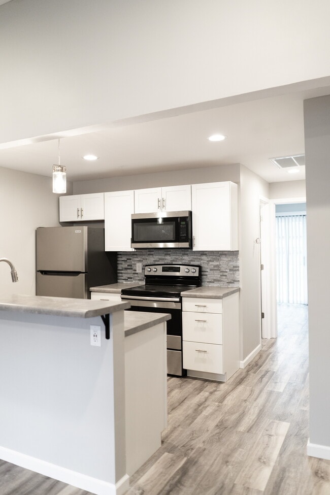 Building Photo - 1268 E Dawn Dr