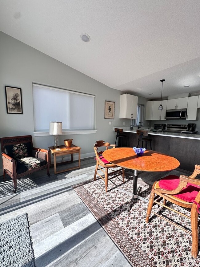 Building Photo - ***MOVE-IN SPECIAL***  Fully Furnished 2 B...
