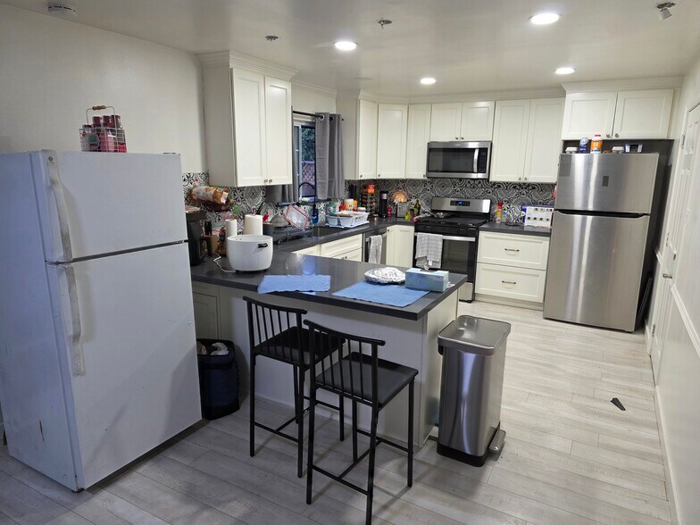 Building Photo - 3415 Camby Rd