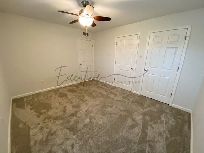 Building Photo - Willows Apartments