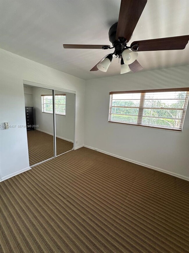 Building Photo - 449 Fanshaw K