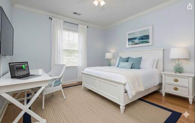 Building Photo - 313 S Forest Dune Dr