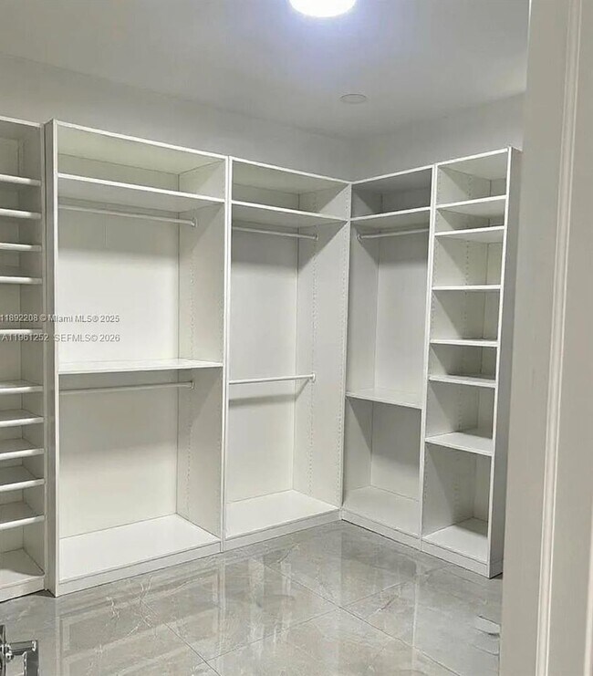 Building Photo - 655 NW 24th Ave