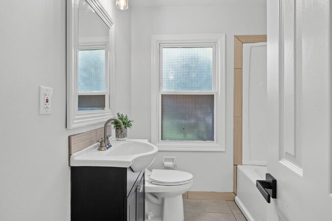 Building Photo - 3 bed 1 bath ranch with large storage/workshop building