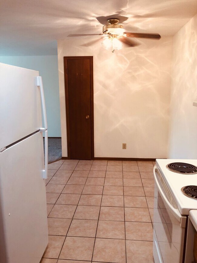 Building Photo - Spruce Court Apartment - Greenfield WI - Call 262-420-0390 to schedule a showing