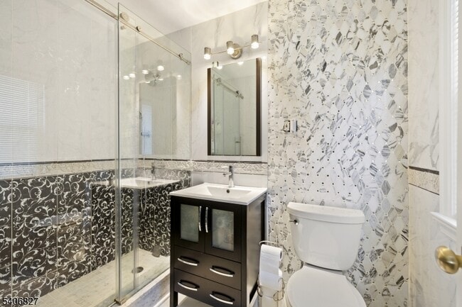 Building Photo - 23 Victor Ave