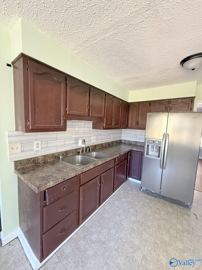 Building Photo - 158 Lewis Ln