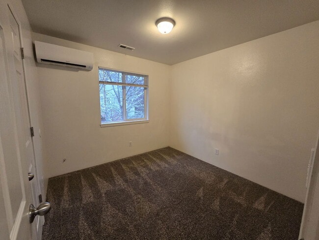 Building Photo - 1918 SE Douglas Ave