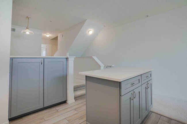 Building Photo - Townhouse for Rent in a Gated Community of...