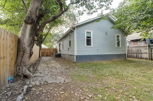 Building Photo - 1034 Meda St