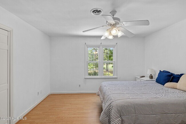 Building Photo - 327 Plantation Dr