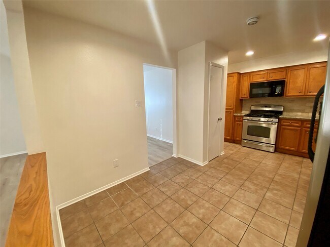 Building Photo - 2 N Waxberry Rd