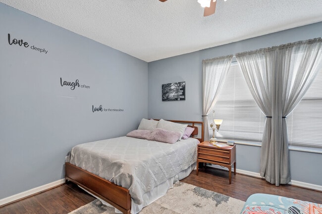 Building Photo - 10 Apple Tree Ct