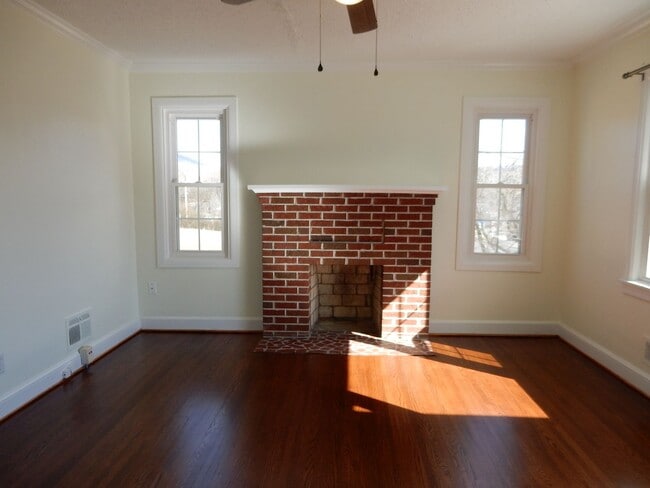 Building Photo - 3 BR home, convenient to Downtown Vinton!