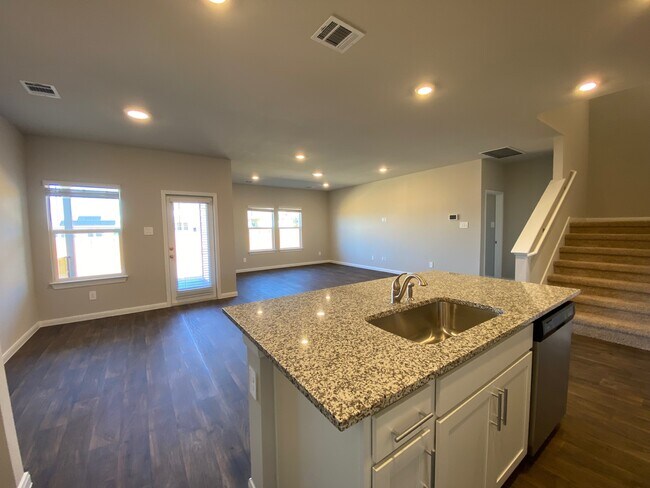 Building Photo - 154 Solitude Dr