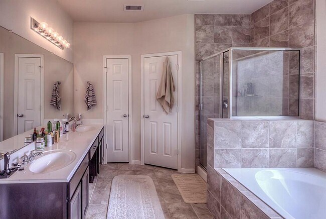 Building Photo - 4023 Windmill Creek Dr
