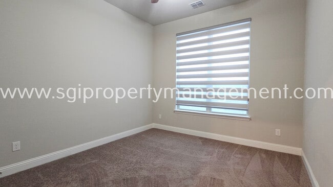 Building Photo - 1922 Renwick Dr